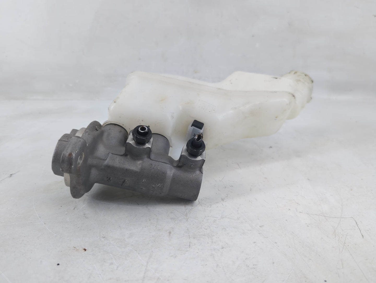 2023 Hyundai Santa Cruz Brake Master Cylinder - Oemusedautoparts1.com