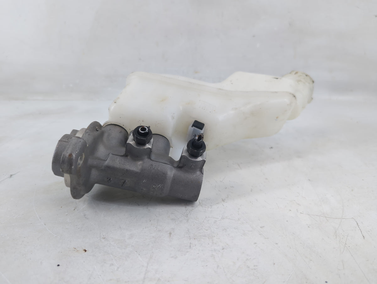 2023 Hyundai Santa Cruz Brake Master Cylinder 1198895 - Oemusedautoparts1.com