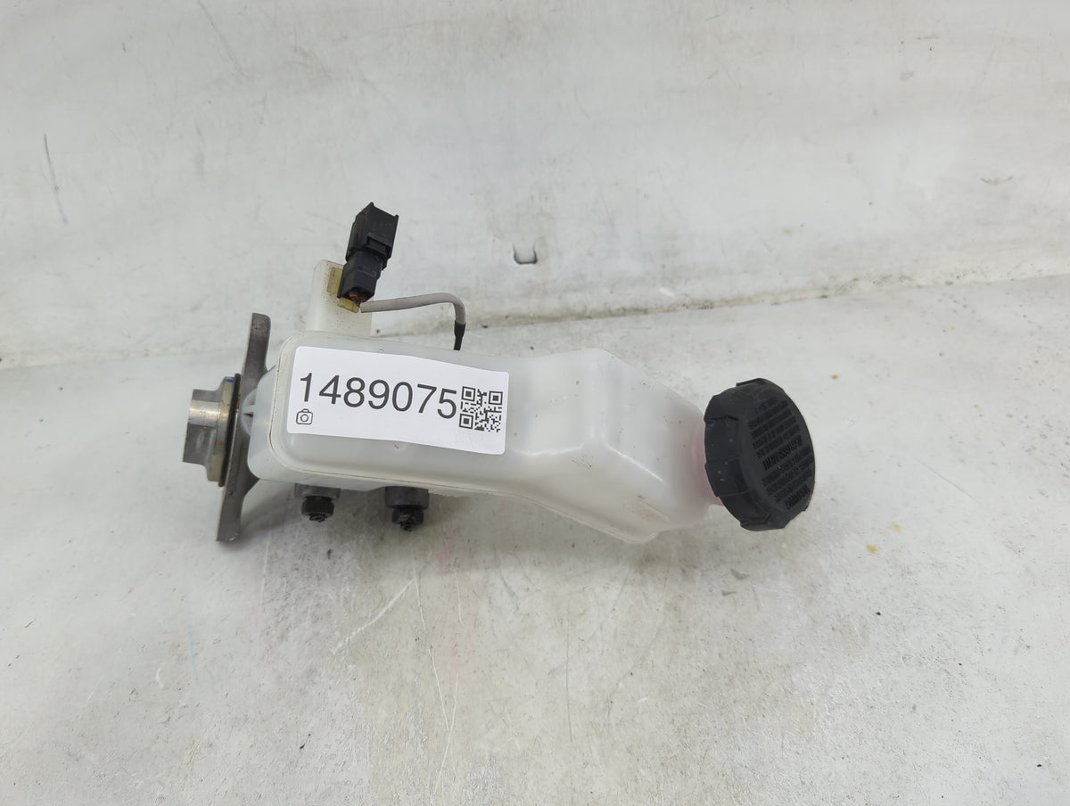 2023 Hyundai Santa Cruz Brake Master Cylinder 1489075 - Oemusedautoparts1.com