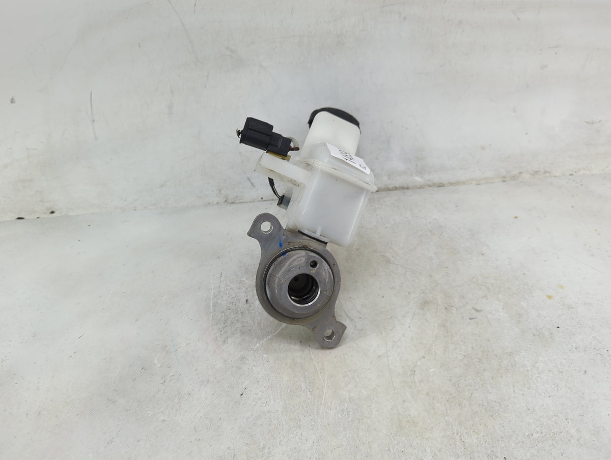 2023 Hyundai Santa Cruz Brake Master Cylinder 1489075 - Oemusedautoparts1.com