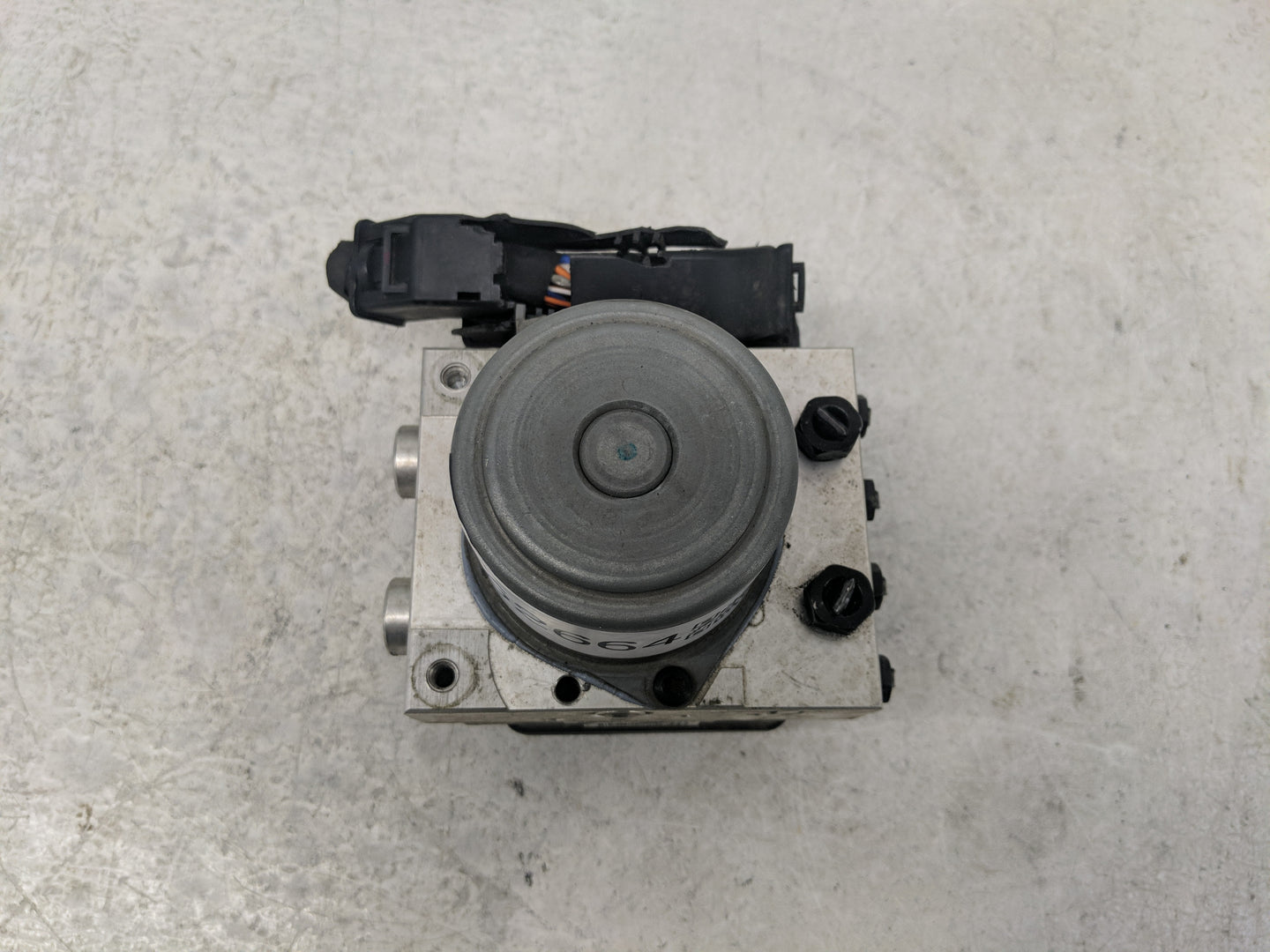 2021 Hyundai Santa Fe ABS Pump Control Module Replacement P/N:S2589-34800 Fits OEM Used Auto Parts - Oemusedautoparts1.com