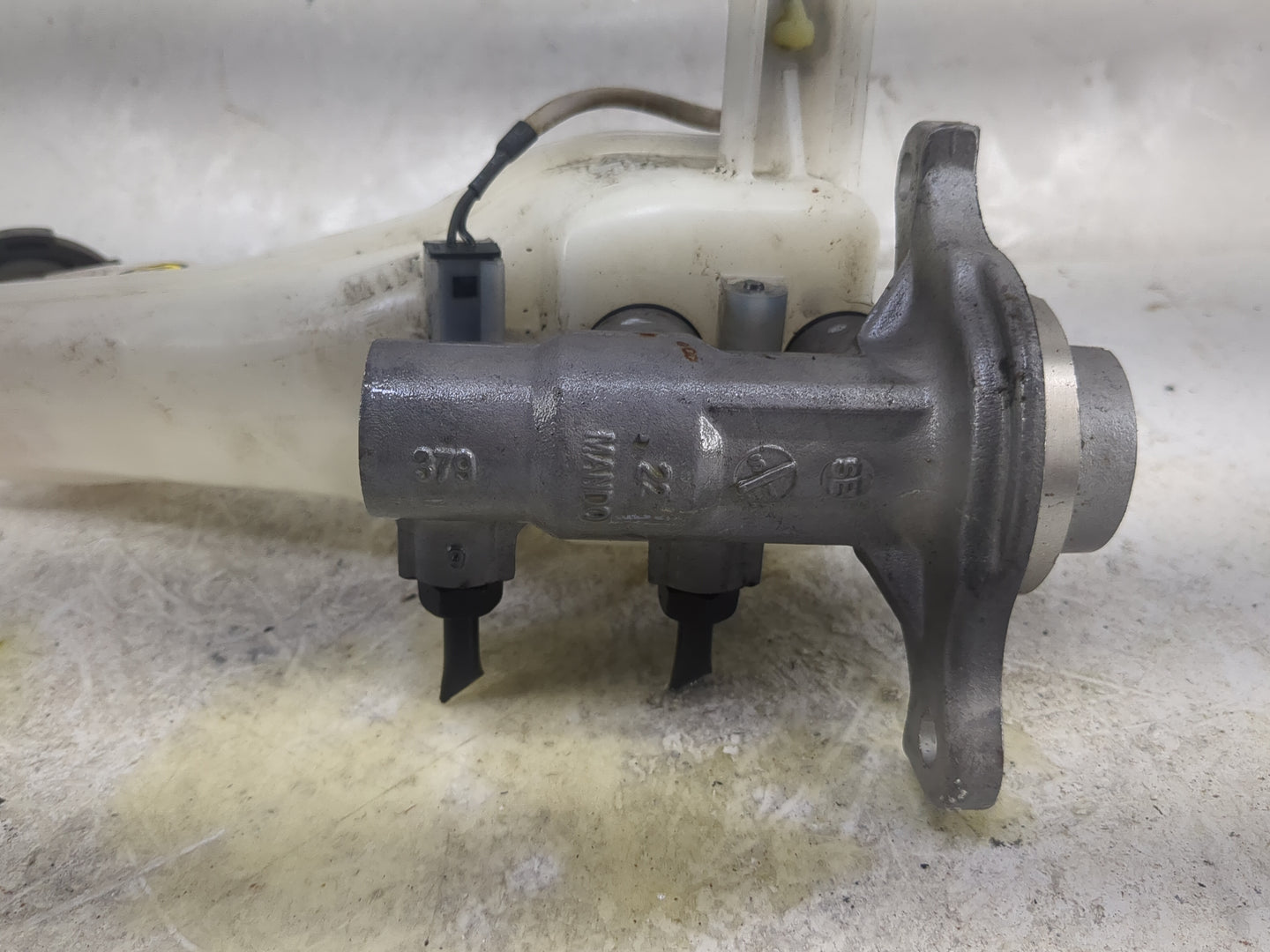 2021-2021 Hyundai Santa Fe Brake Master Cylinder 1496753 - Oemusedautoparts1.com