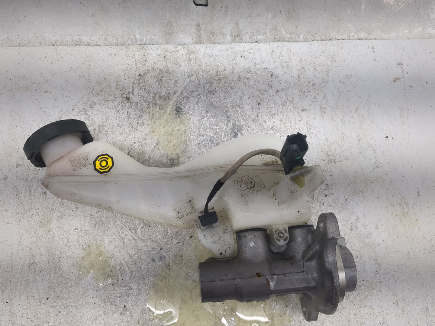 2021-2021 Hyundai Santa Fe Brake Master Cylinder 1496753 - Oemusedautoparts1.com