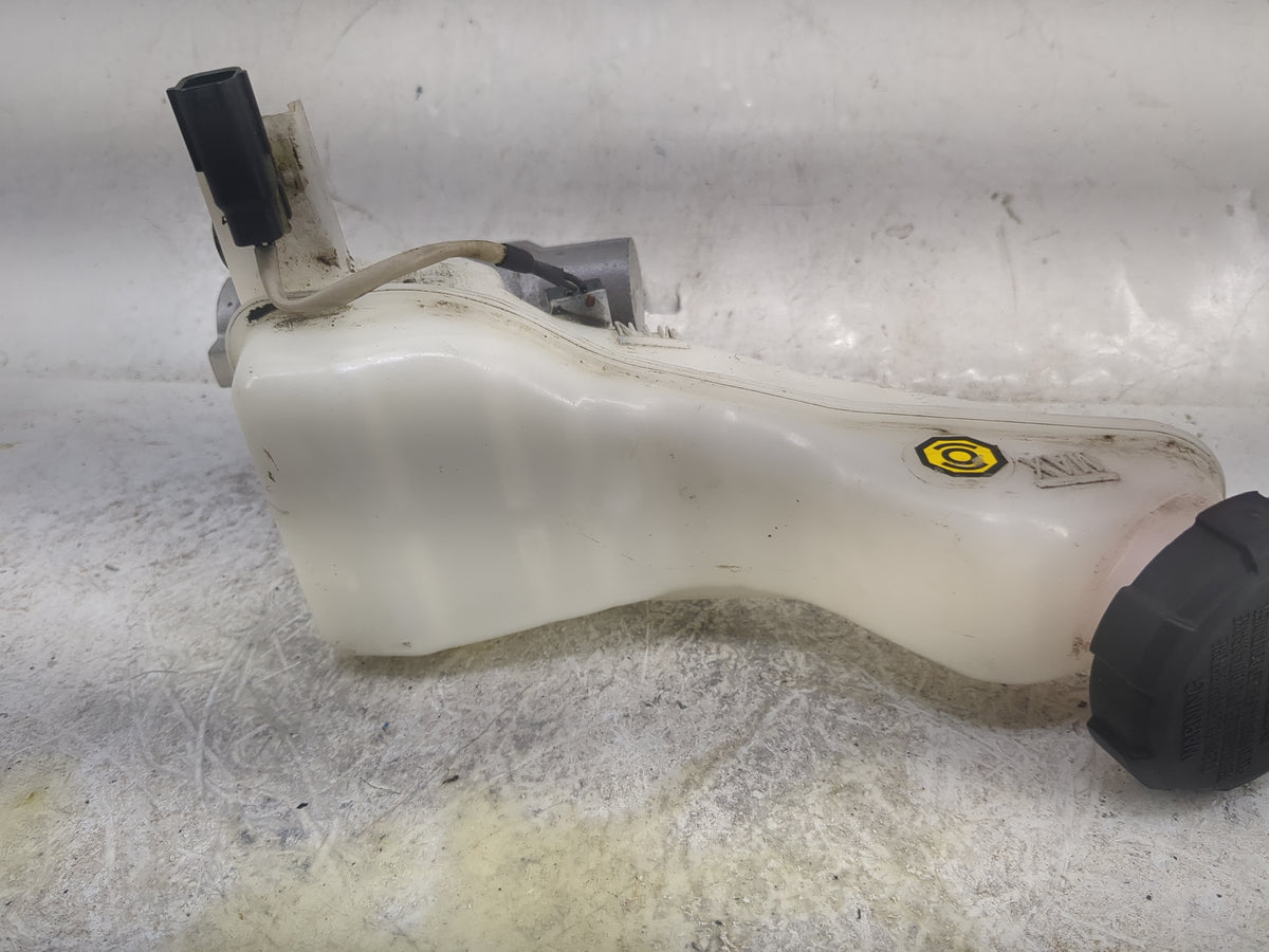 2021-2021 Hyundai Santa Fe Brake Master Cylinder 1496753 - Oemusedautoparts1.com