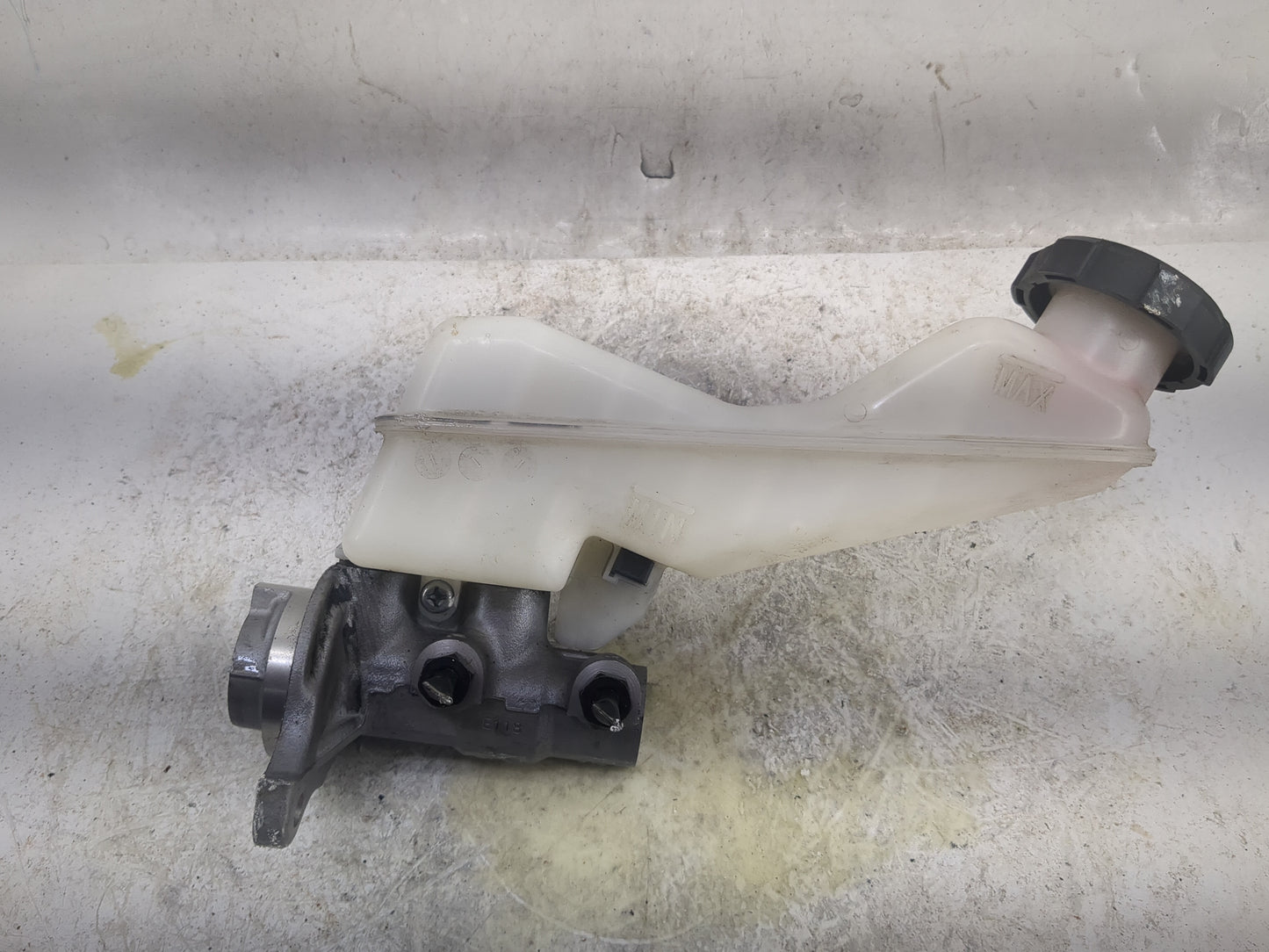2021-2021 Hyundai Santa Fe Brake Master Cylinder 1496753 - Oemusedautoparts1.com