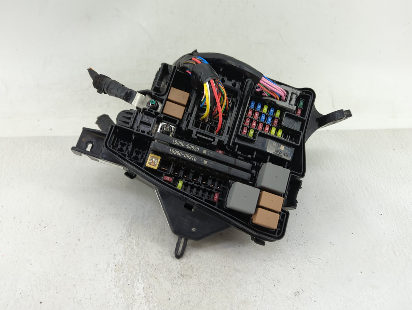 2020-2023 Hyundai Sonata Fusebox Fuse Box Panel Relay Module P/N:23225905 Fits Fits 2020 2021 2022 2023 OEM Used Auto Parts 