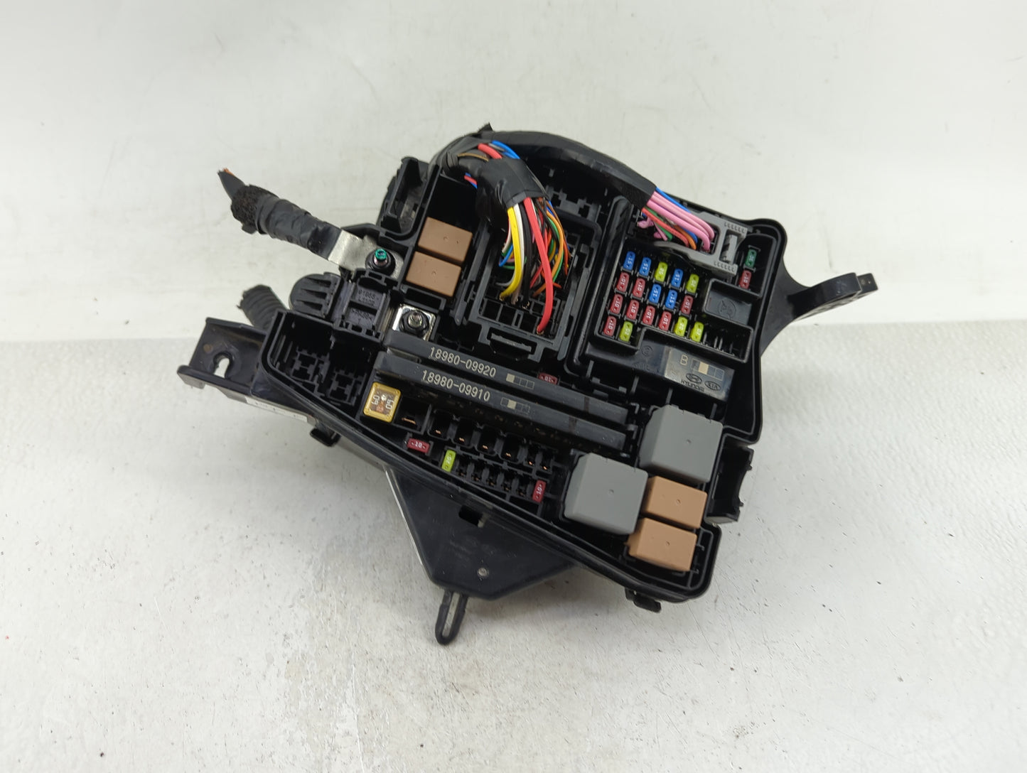 2020-2023 Hyundai Sonata Fusebox Fuse Box Panel Relay Module P/N:23225905 Fits Fits 2020 2021 2022 2023 OEM Used Auto Parts 