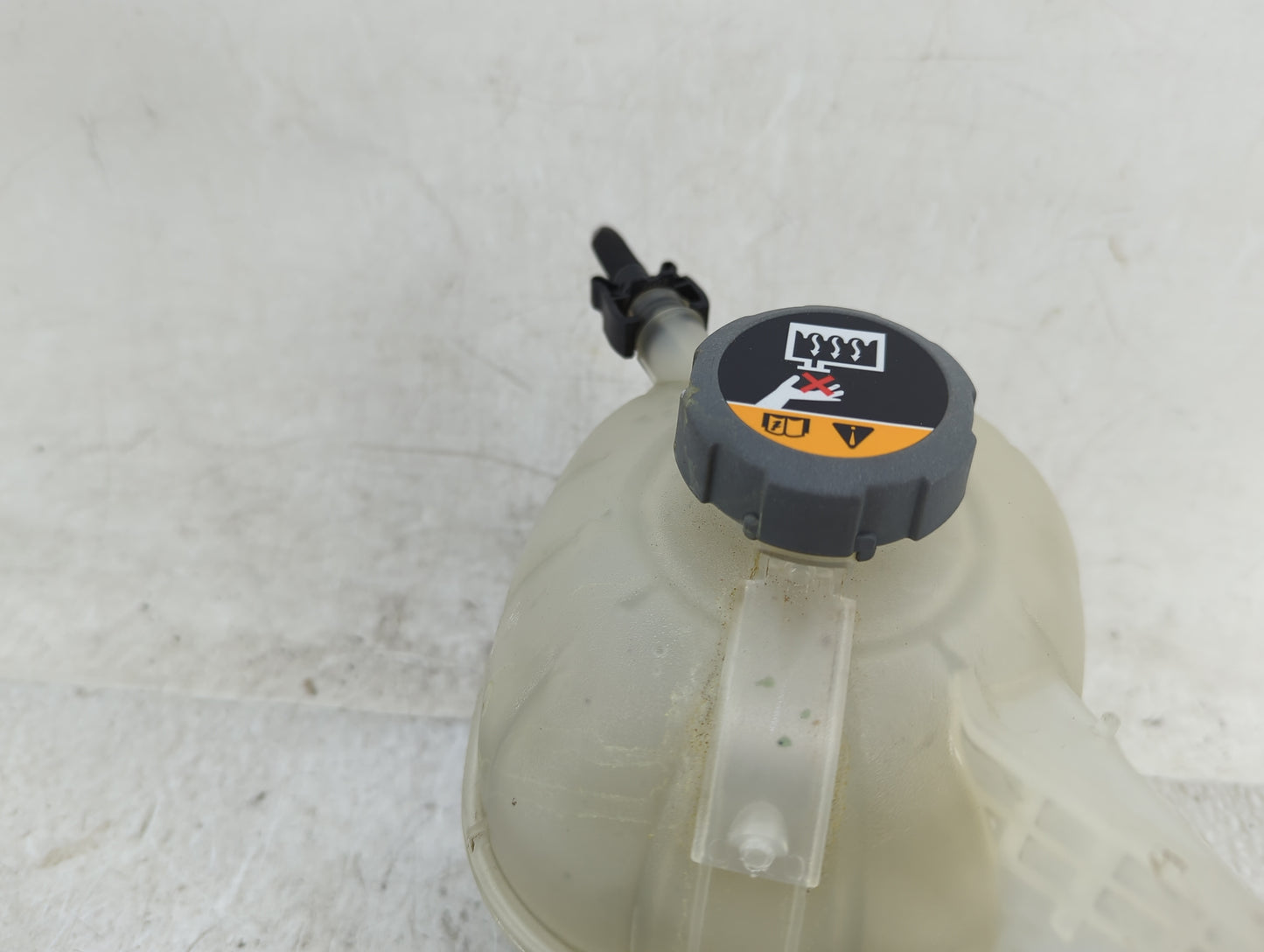2020-2023 Hyundai Sonata Radiator Coolant Overflow Expansion Tank Bottle - Oemusedautoparts1.com