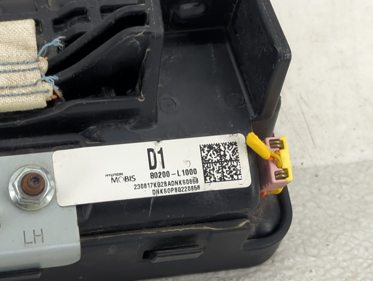 2020-2023 Hyundai Sonata Air Bag Driver Left Knee OEM P/N:80200-L1000 Fits Fits 2020 2021 2022 2023 OEM Used Auto Parts - Oe