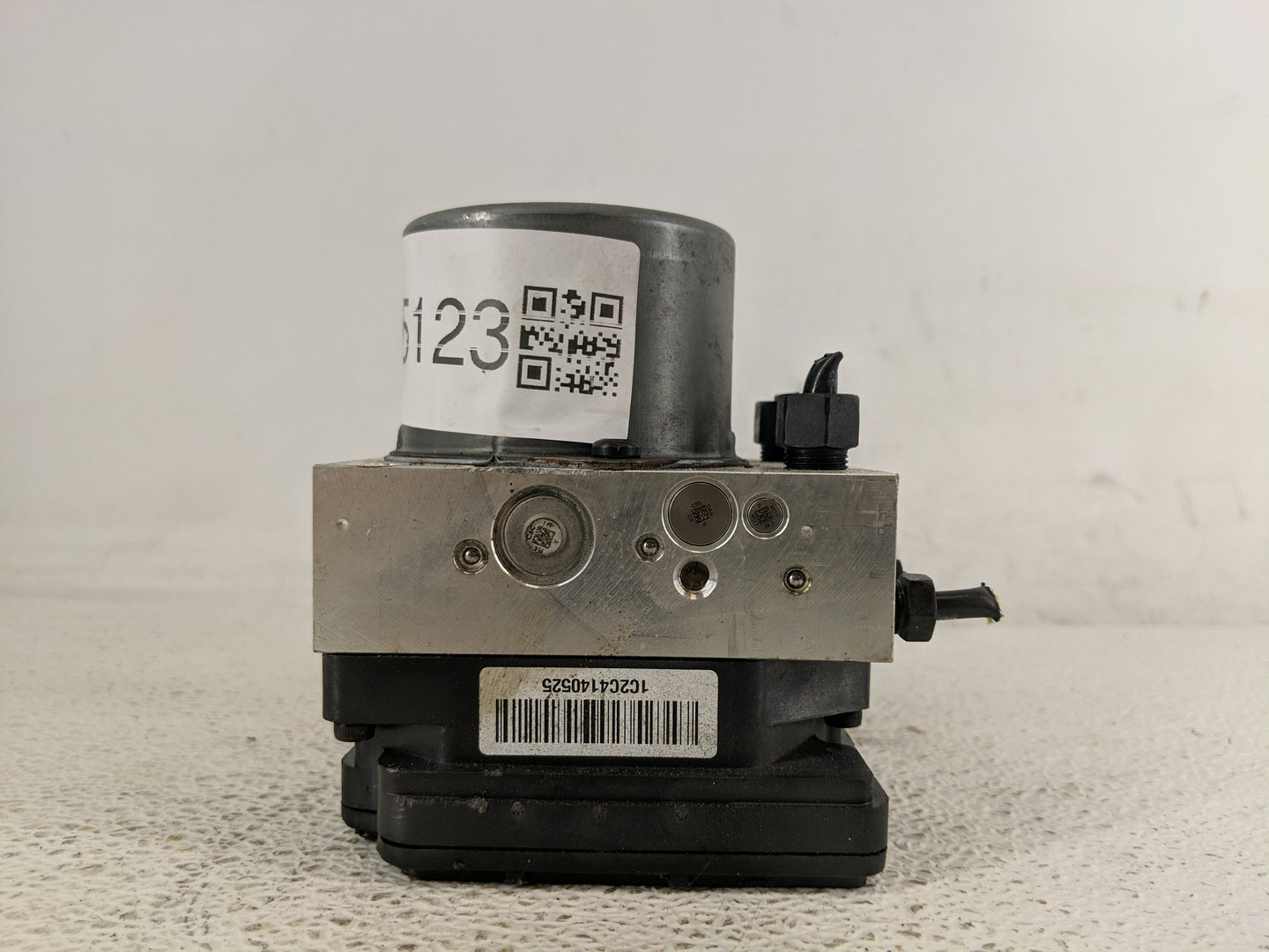 2022 Hyundai Tucson ABS Pump Control Module Replacement P/N:BE600PBC00 Fits OEM Used Auto Parts - Oemusedautoparts1.com