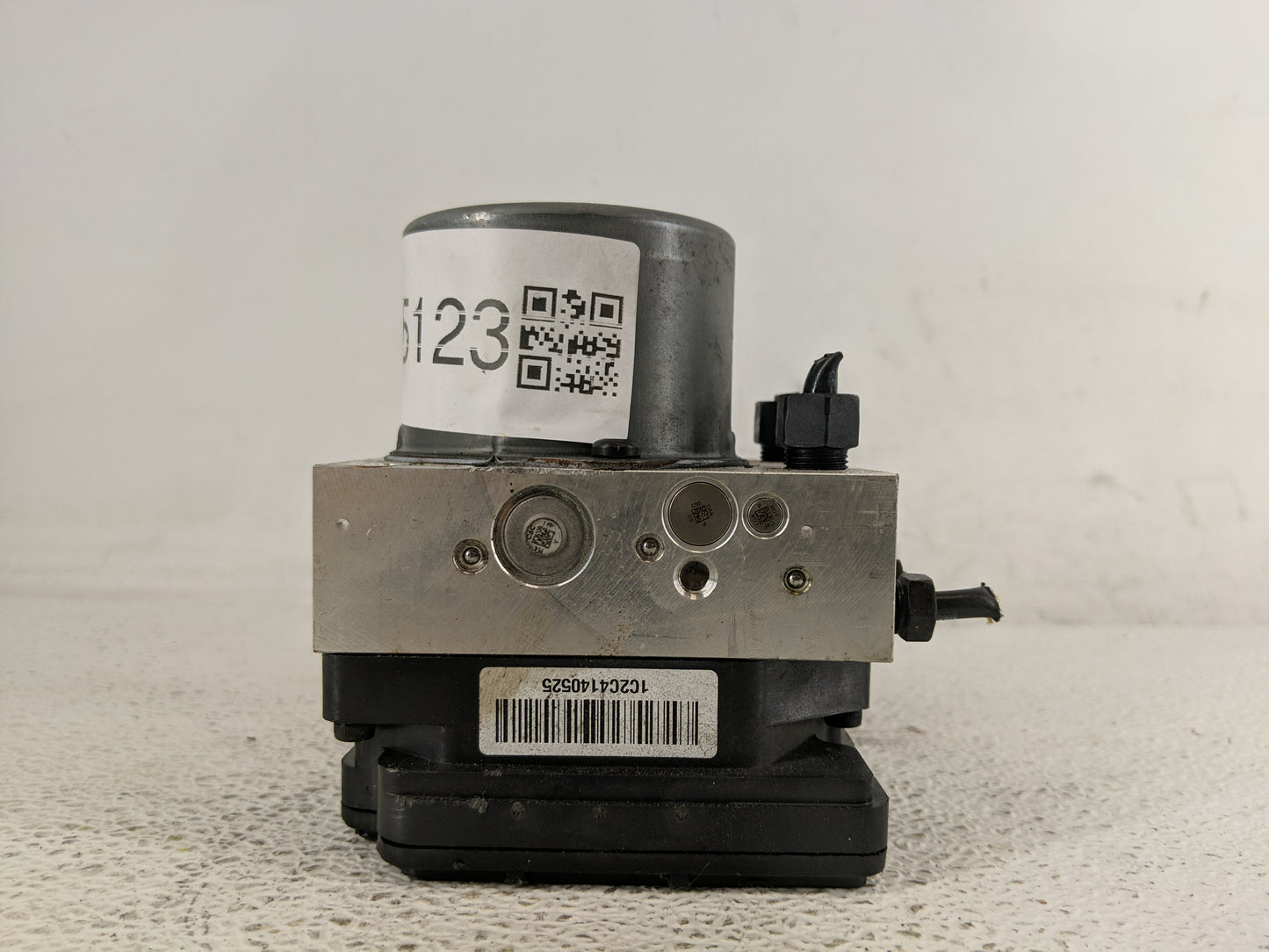 2022 Hyundai Tucson ABS Pump Control Module Replacement P/N:BE600PBC00 Fits OEM Used Auto Parts - Oemusedautoparts1.com