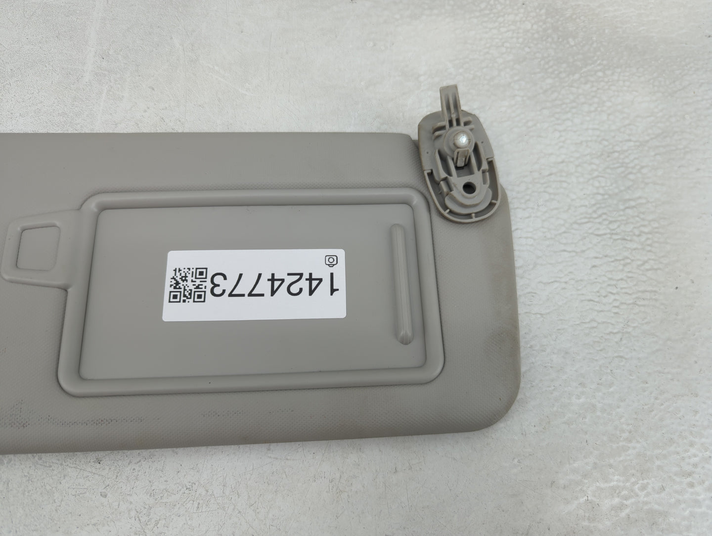 2022 Hyundai Tucson Sun Visor Shade Replacement Passenger Right Mirror Fits OEM Used Auto Parts - Oemusedautoparts1.com