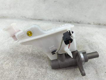 2022-2022 Hyundai Tucson Brake Master Cylinder 1511895