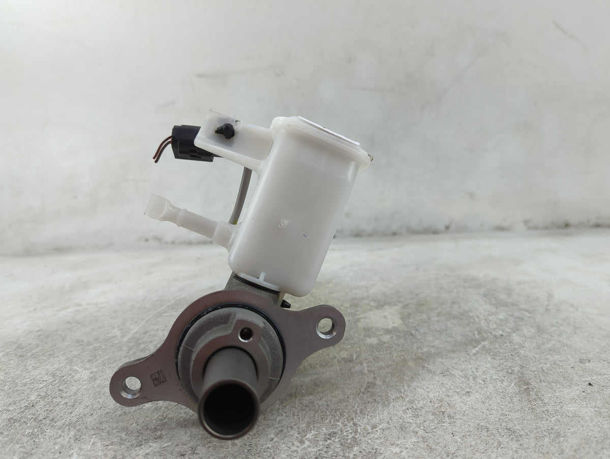 2022-2022 Hyundai Tucson Brake Master Cylinder 1511895 - Oemusedautoparts1.com
