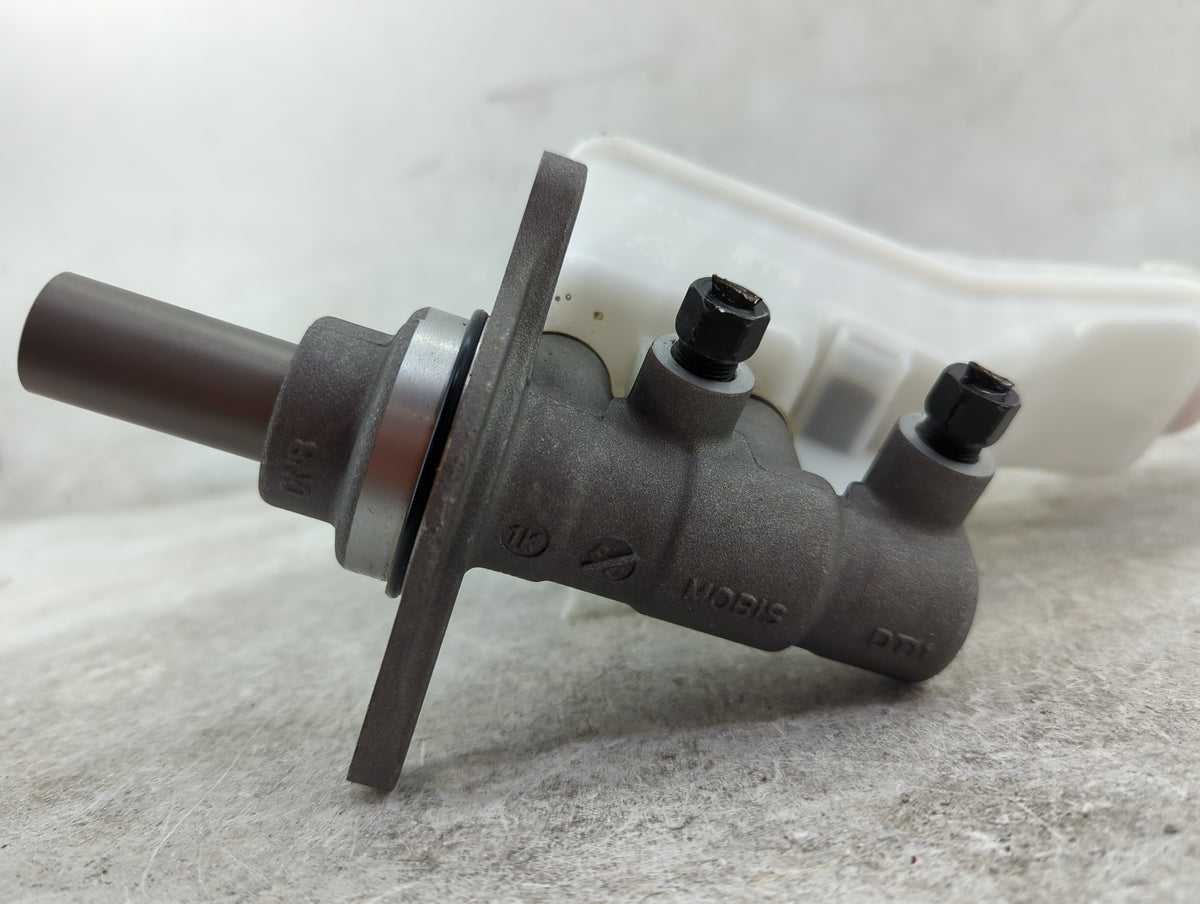 2022-2022 Hyundai Tucson Brake Master Cylinder 1511895 - Oemusedautoparts1.com
