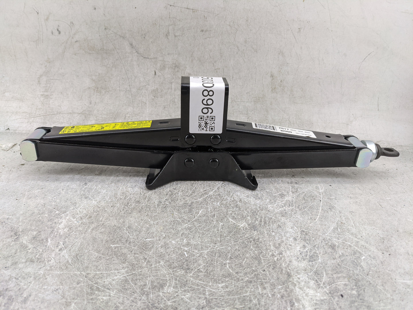 2023 Hyundai Tucson Spare Scissor Car Jack - Oemusedautoparts1.com