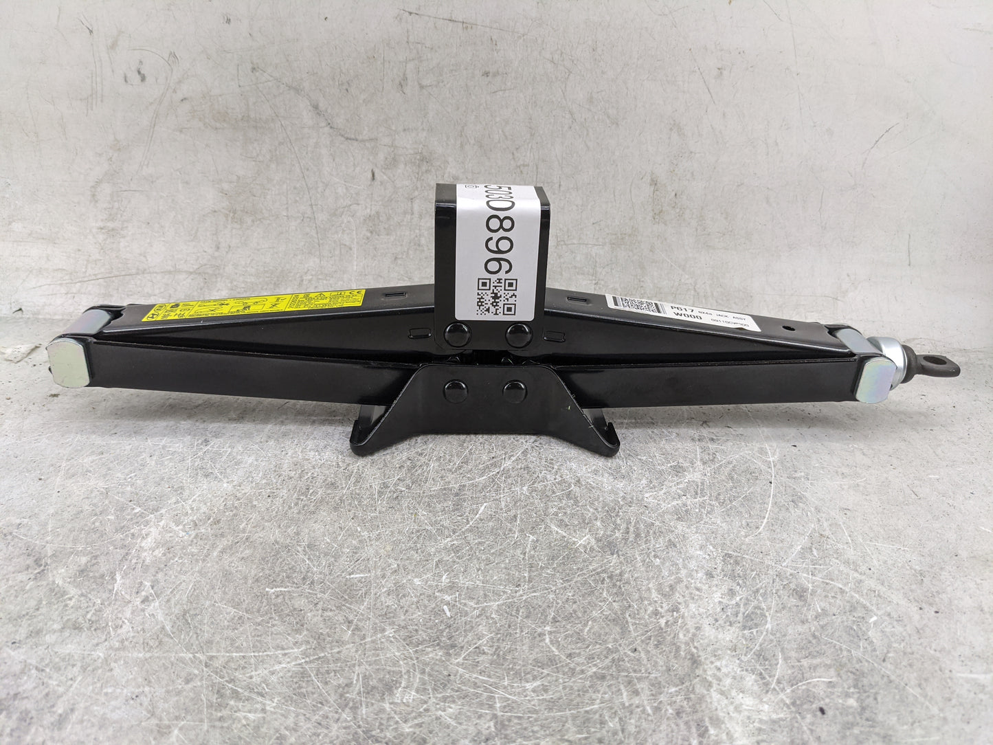 2023 Hyundai Tucson Spare Scissor Car Jack - Oemusedautoparts1.com