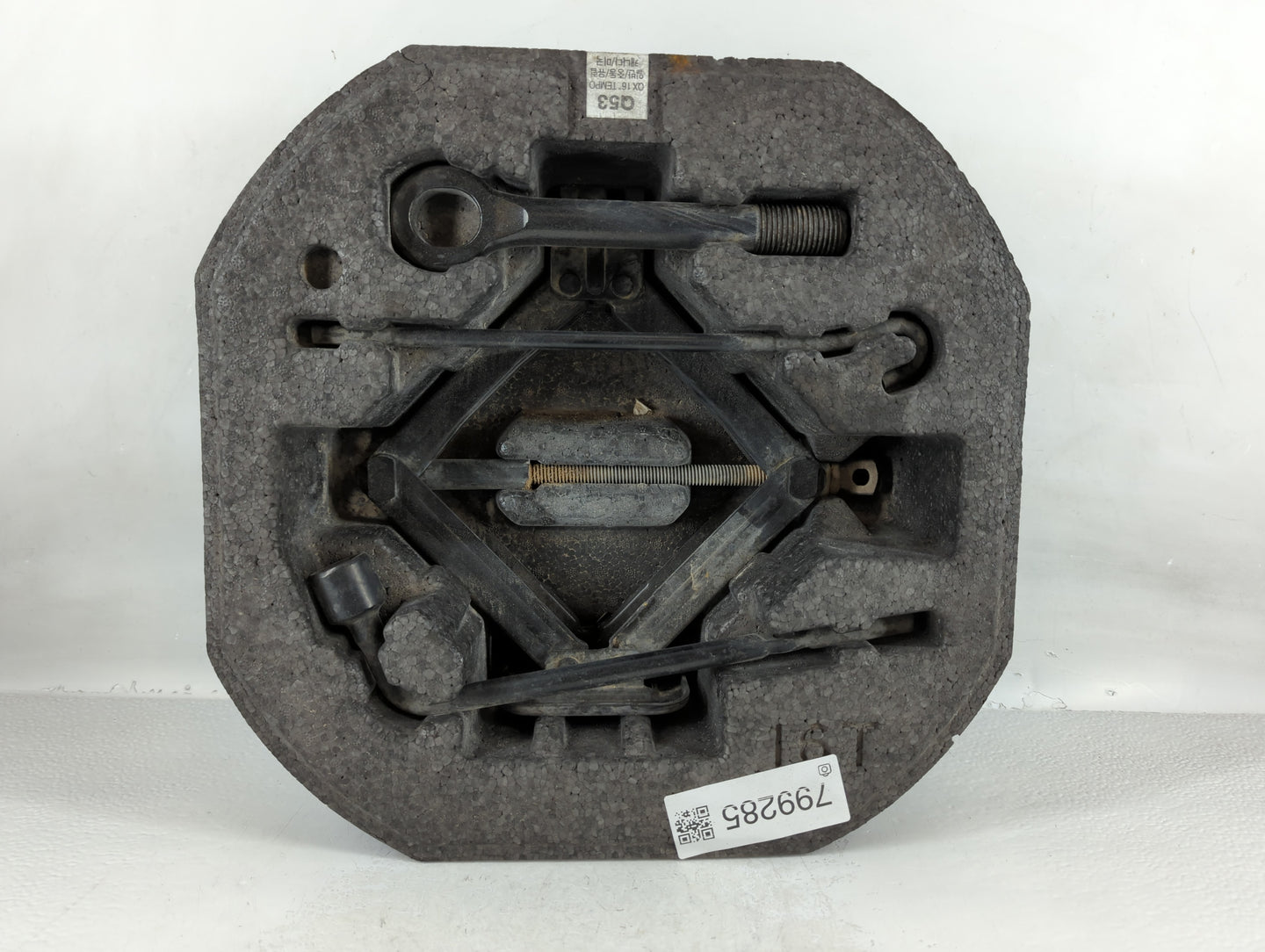 2023 Hyundai Venue Spare Scissor Car Jack - Oemusedautoparts1.com