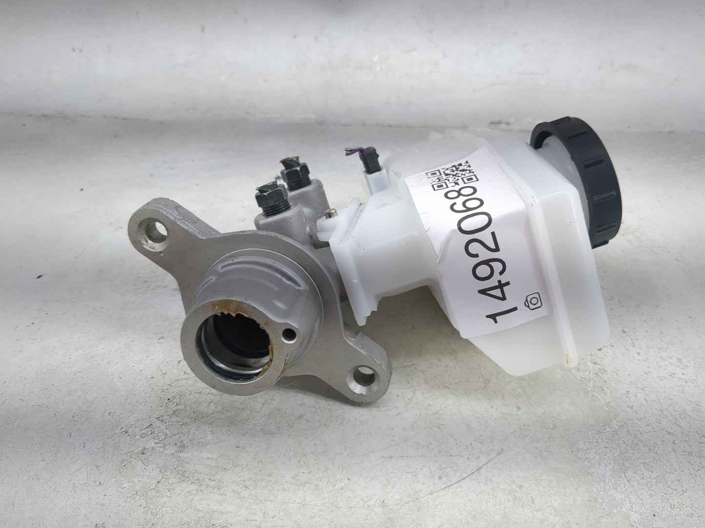 2014-2020 Infiniti Q50 Brake Master Cylinder 1492068 - Oemusedautoparts1.com