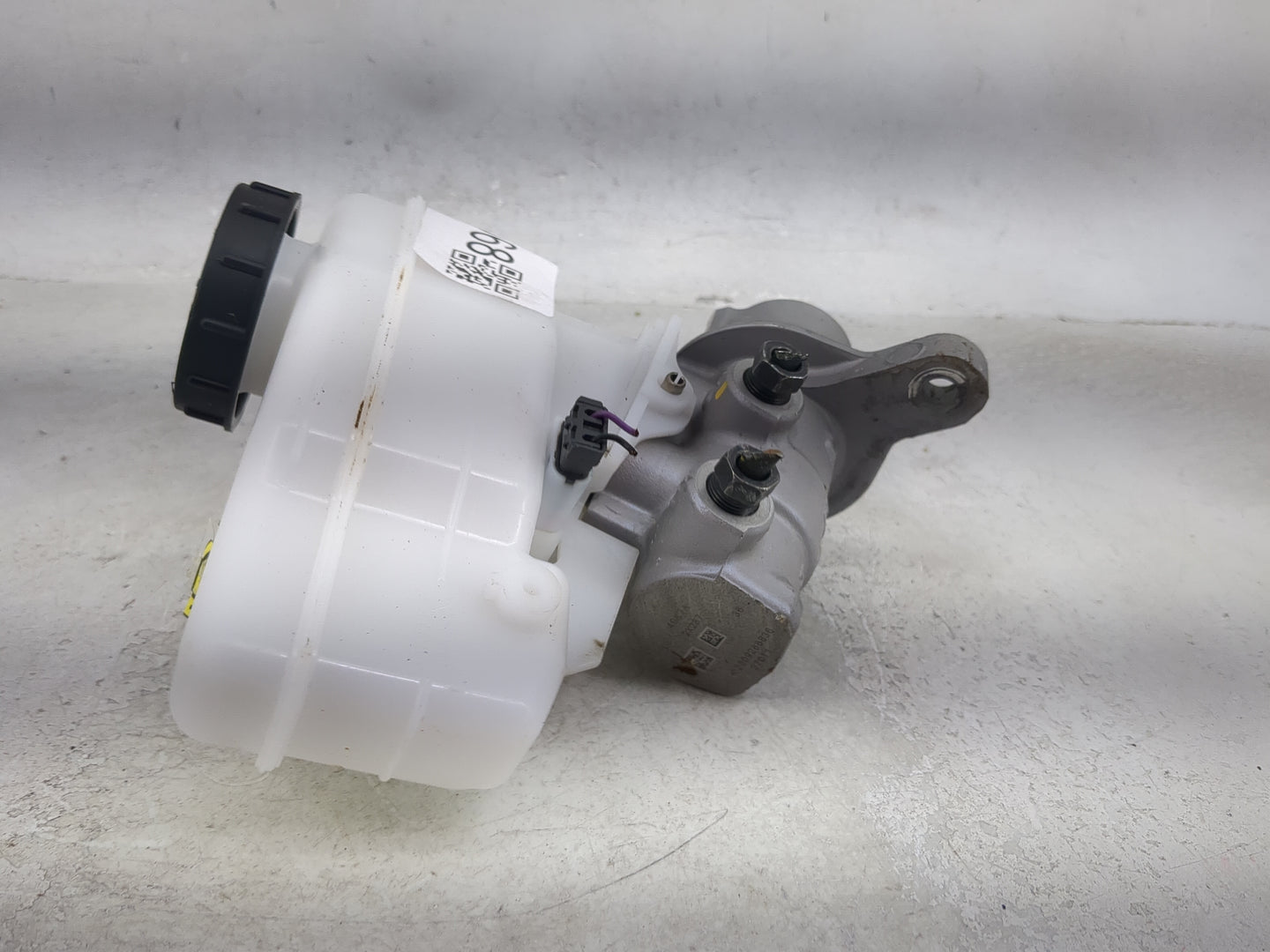 2014-2020 Infiniti Q50 Brake Master Cylinder 1492068 - Oemusedautoparts1.com
