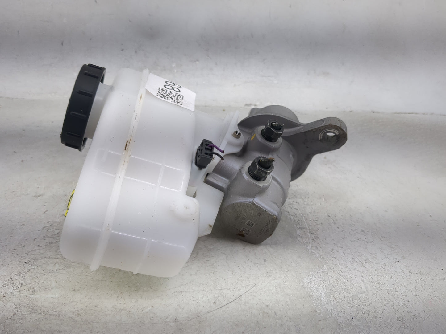 2014-2020 Infiniti Q50 Brake Master Cylinder 1492068 - Oemusedautoparts1.com