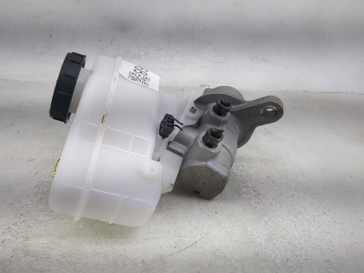 2014-2020 Infiniti Q50 Brake Master Cylinder 1492068 - Oemusedautoparts1.com