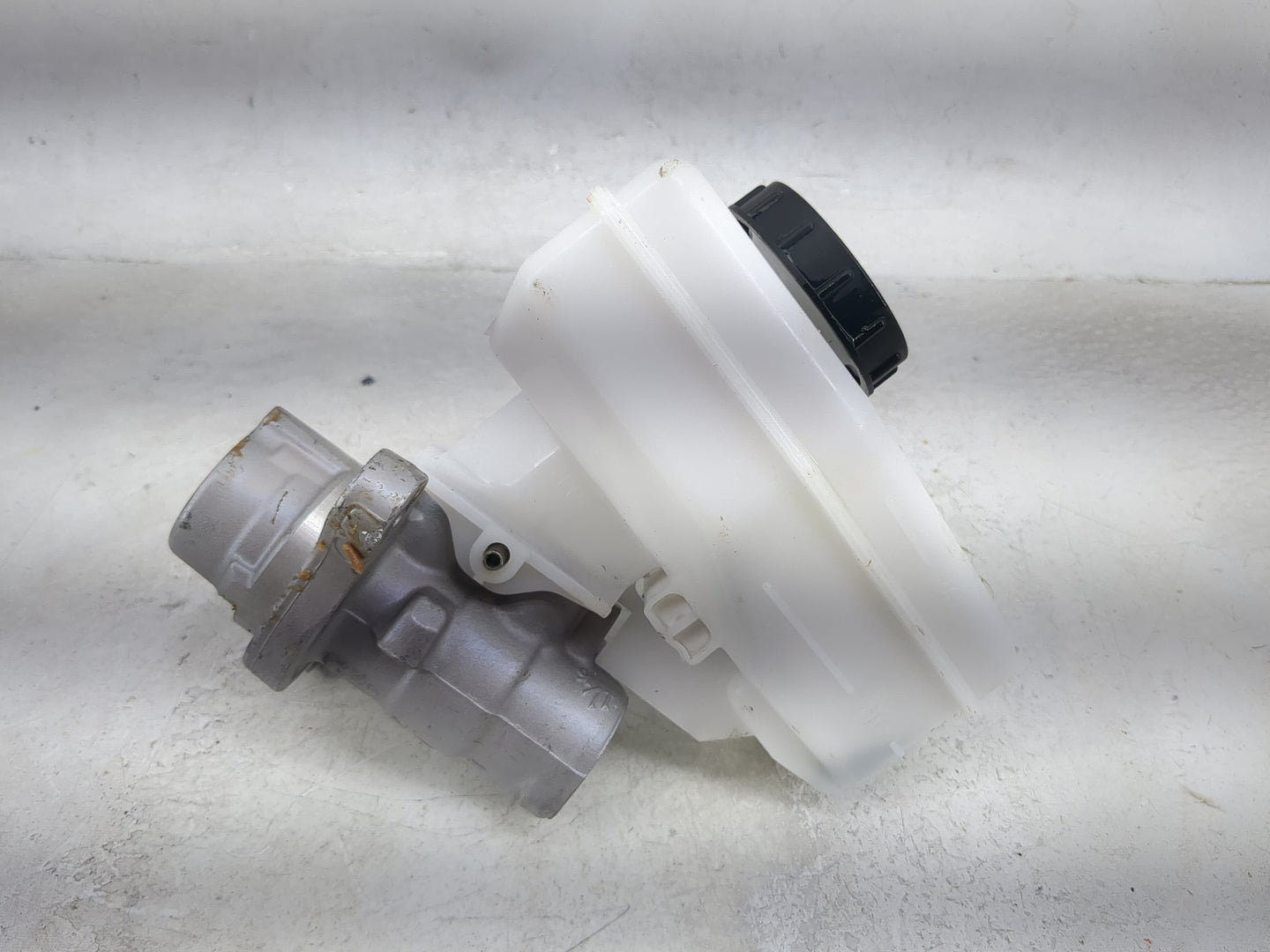 2014-2020 Infiniti Q50 Brake Master Cylinder 1492068 - Oemusedautoparts1.com