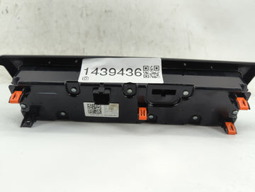 2023 Jeep Compass Climate Control Module Temperature AC/Heater Replacement P/N:68518281AC 17037020-05, 00501599170 Fits OEM Used Auto Parts