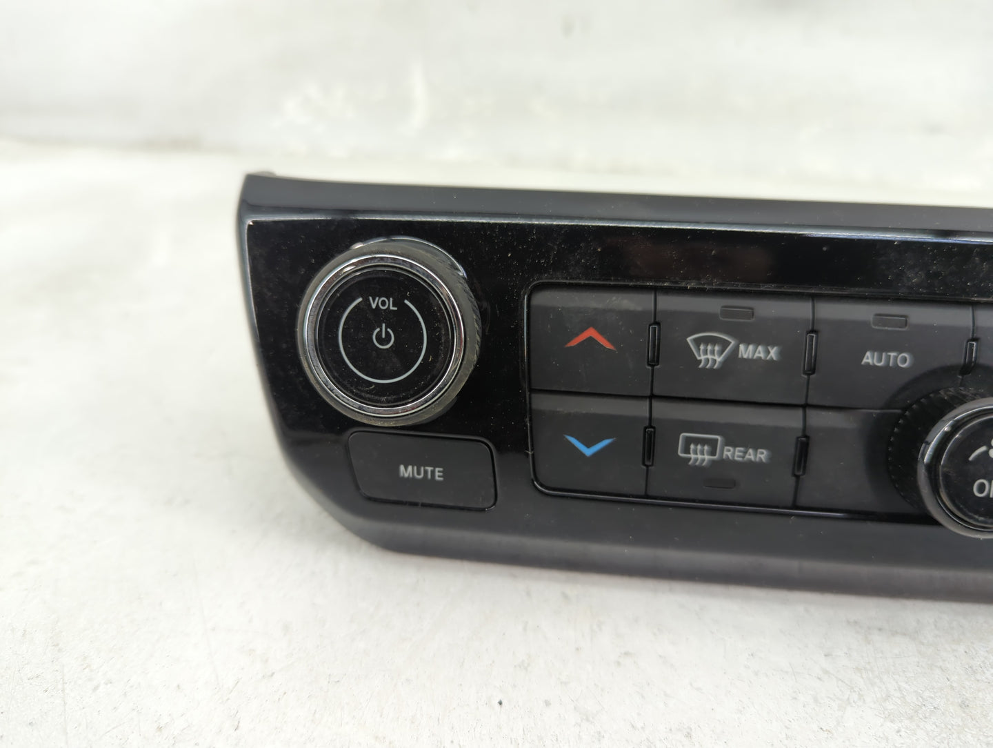 2023 Jeep Compass Climate Control Module Temperature AC/Heater Replacement P/N:68518284AC 17037023-05 Fits OEM Used Auto Par