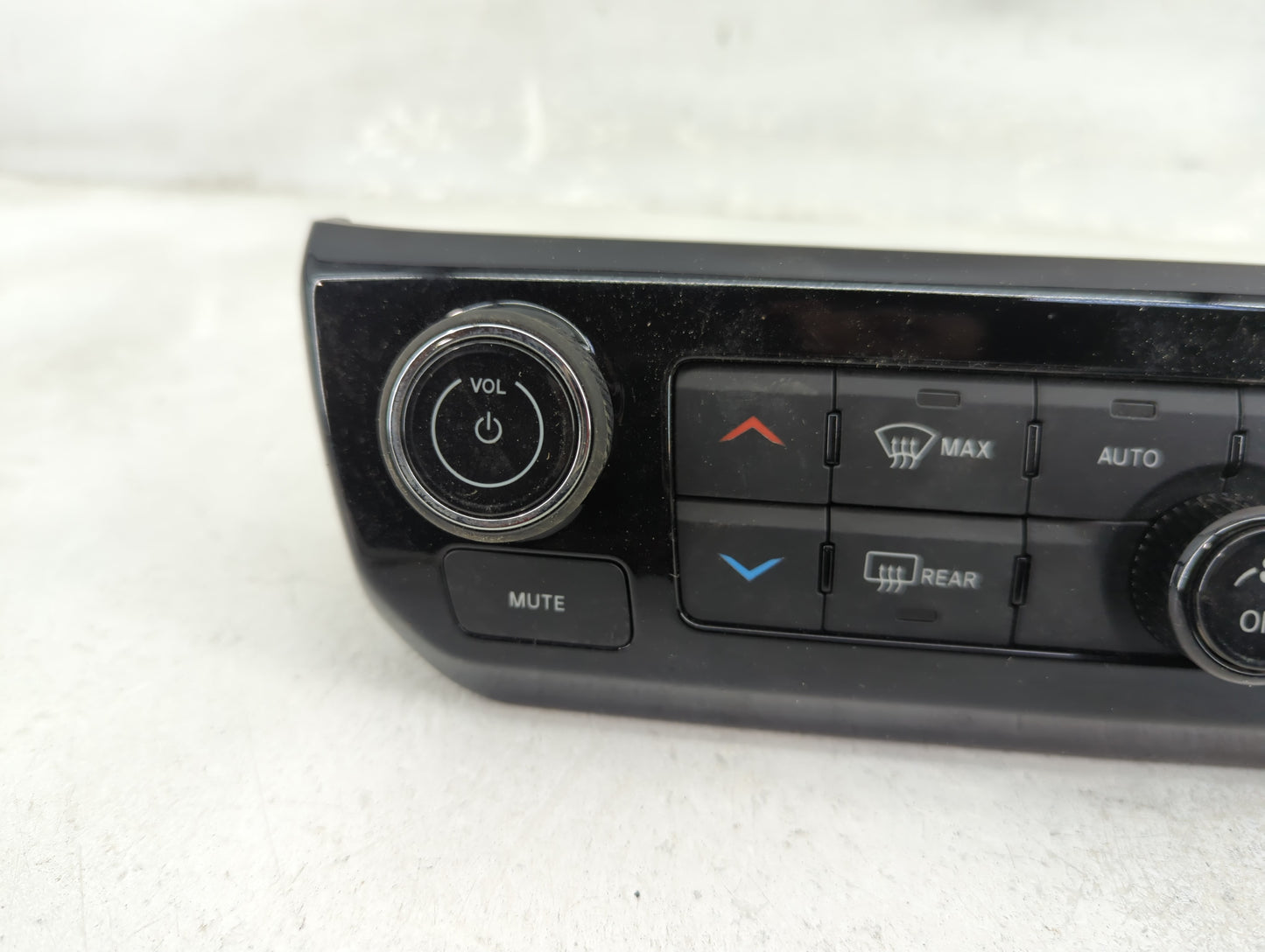 2023 Jeep Compass Climate Control Module Temperature AC/Heater Replacement P/N:68518284AC 17037023-05 Fits OEM Used Auto Par