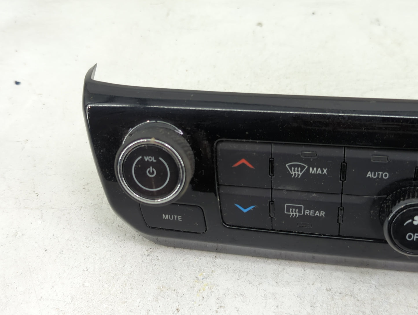 2023 Jeep Compass Climate Control Module Temperature AC/Heater Replacement P/N:68518284AC 17037023-05 Fits OEM Used Auto Par