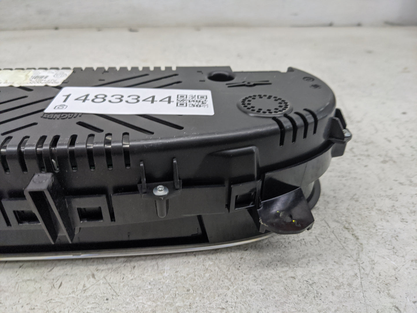 2023 Jeep Compass Instrument Cluster Speedometer Gauges P/N:50302002014017 7JT16DX Miles: Fits OEM Used Auto Parts - Oemused
