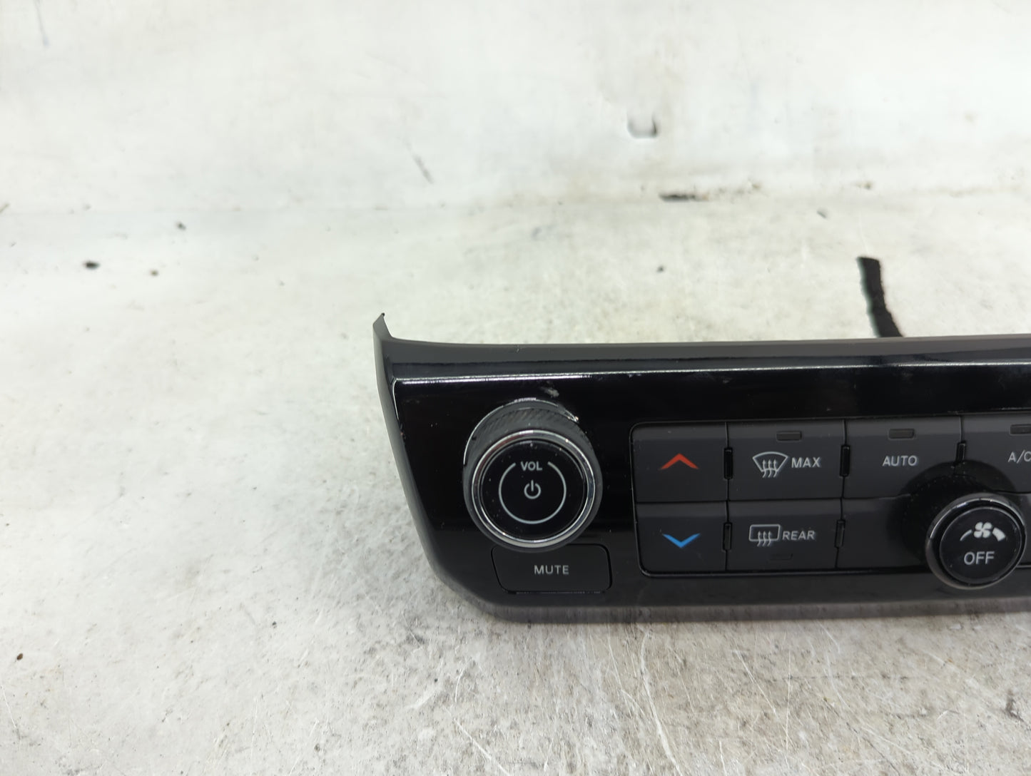 2023 Jeep Compass Climate Control Module Temperature AC/Heater Replacement P/N:68518284AC 17037023-05 Fits OEM Used Auto Par