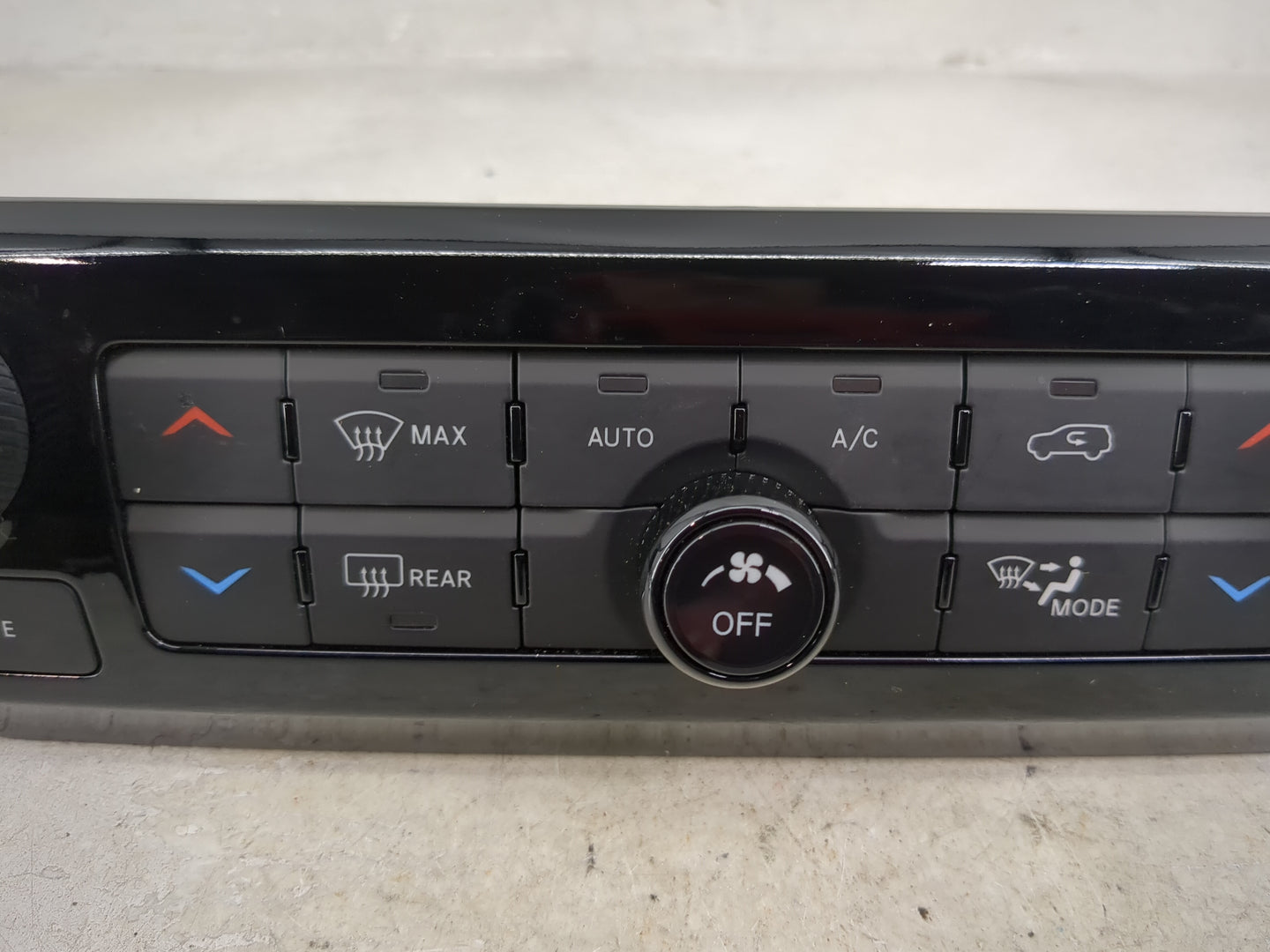 2023 Jeep Compass Climate Control Module Temperature AC/Heater Replacement P/N:68518284AC 17037023-05 Fits OEM Used Auto Par