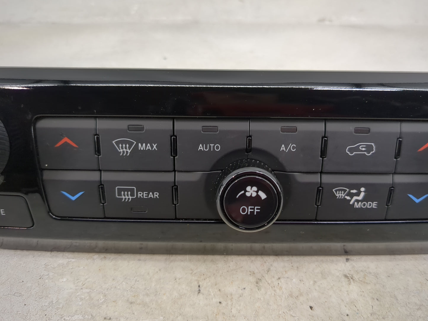 2023 Jeep Compass Climate Control Module Temperature AC/Heater Replacement P/N:68518284AC 17037023-05 Fits OEM Used Auto Par