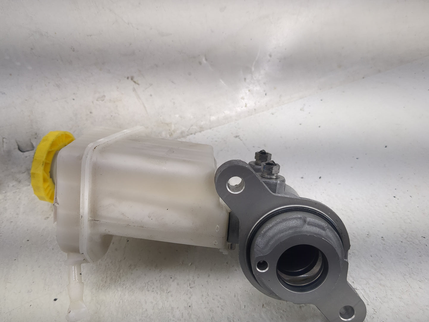 2023 Jeep Compass Brake Master Cylinder - Oemusedautoparts1.com