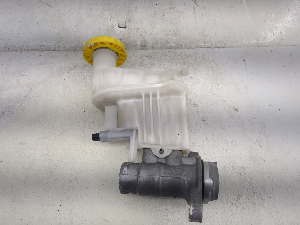 2023 Jeep Compass Brake Master Cylinder - Oemusedautoparts1.com