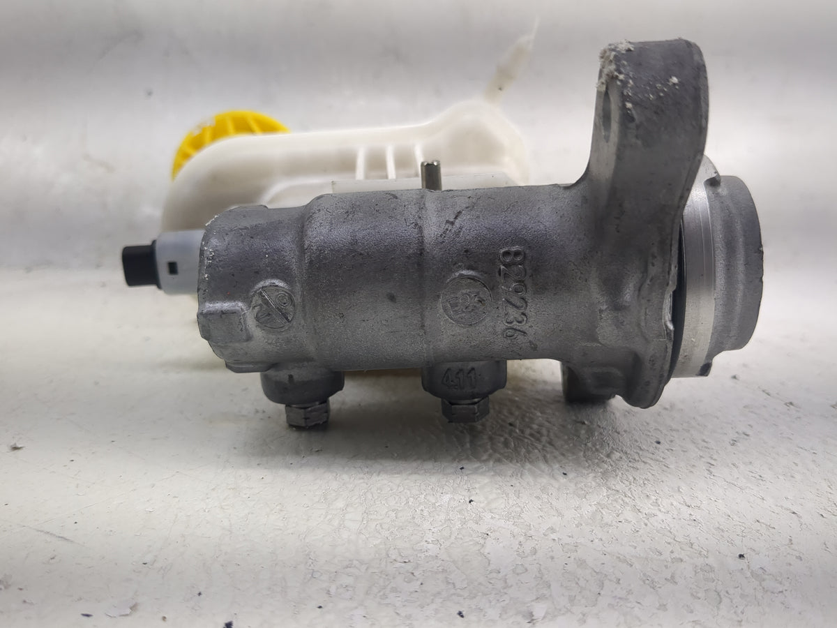 2023 Jeep Compass Brake Master Cylinder - Oemusedautoparts1.com
