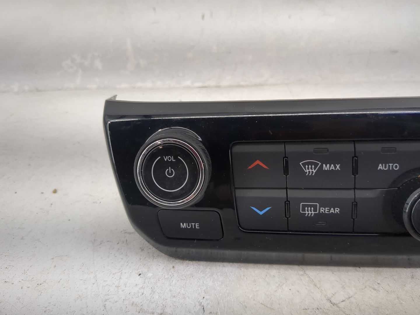 2023 Jeep Compass Climate Control Module Temperature AC/Heater Replacement P/N:68518284AC 17037023-05 Fits OEM Used Auto Par