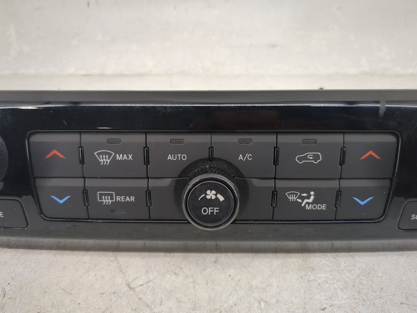 2023 Jeep Compass Climate Control Module Temperature AC/Heater Replacement P/N:68518284AC 17037023-05 Fits OEM Used Auto Par
