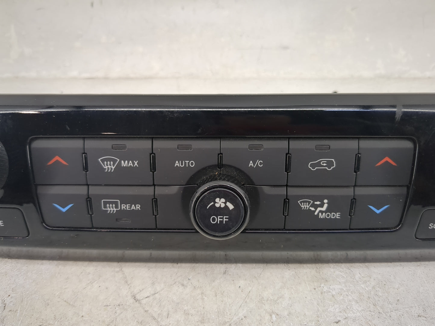 2023 Jeep Compass Climate Control Module Temperature AC/Heater Replacement P/N:68518284AC 17037023-05 Fits OEM Used Auto Par