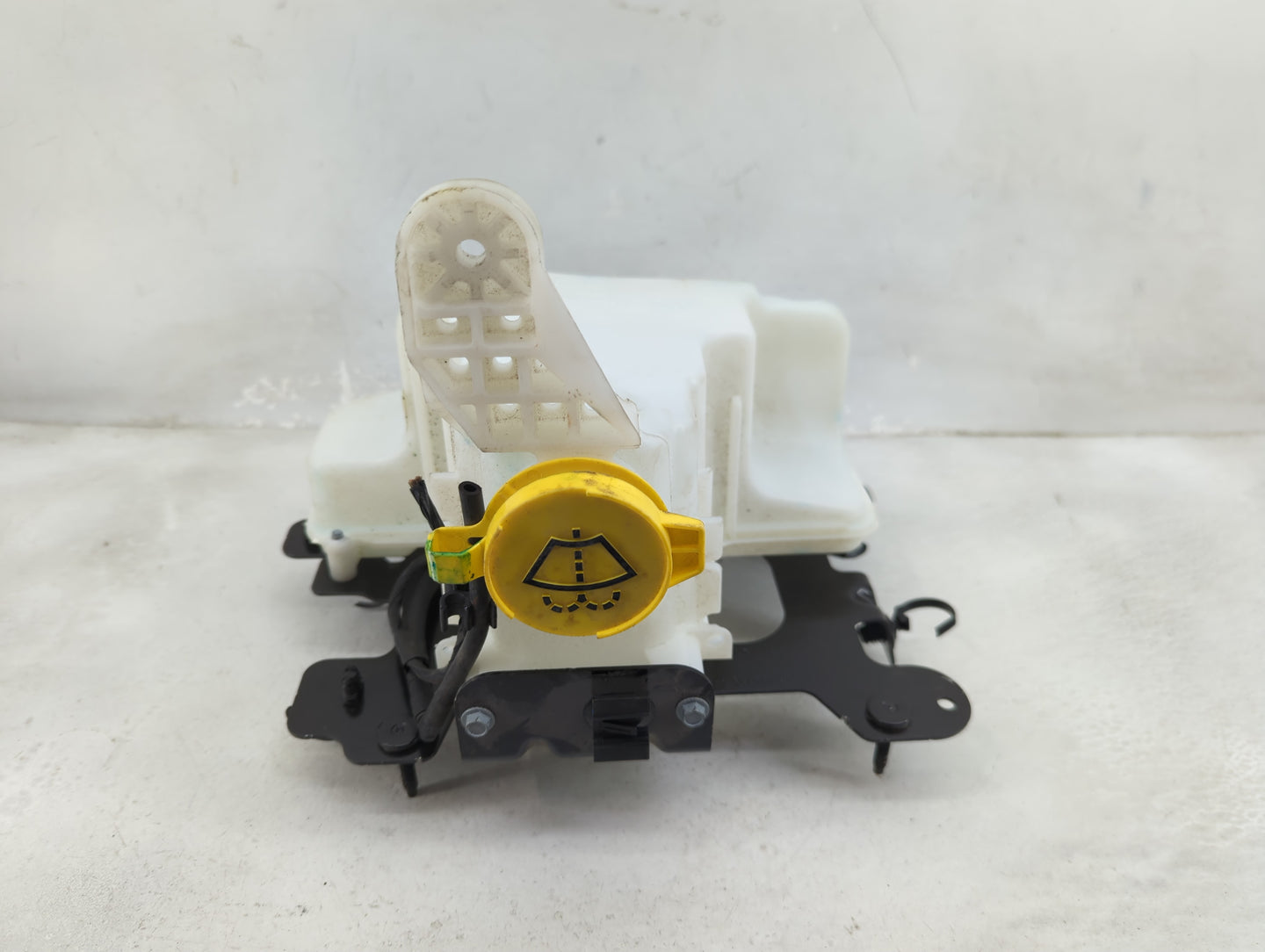 2023 Jeep Gladiator Windshield Washer Fluid Reservoir Bottle Oem - Oemusedautoparts1.com