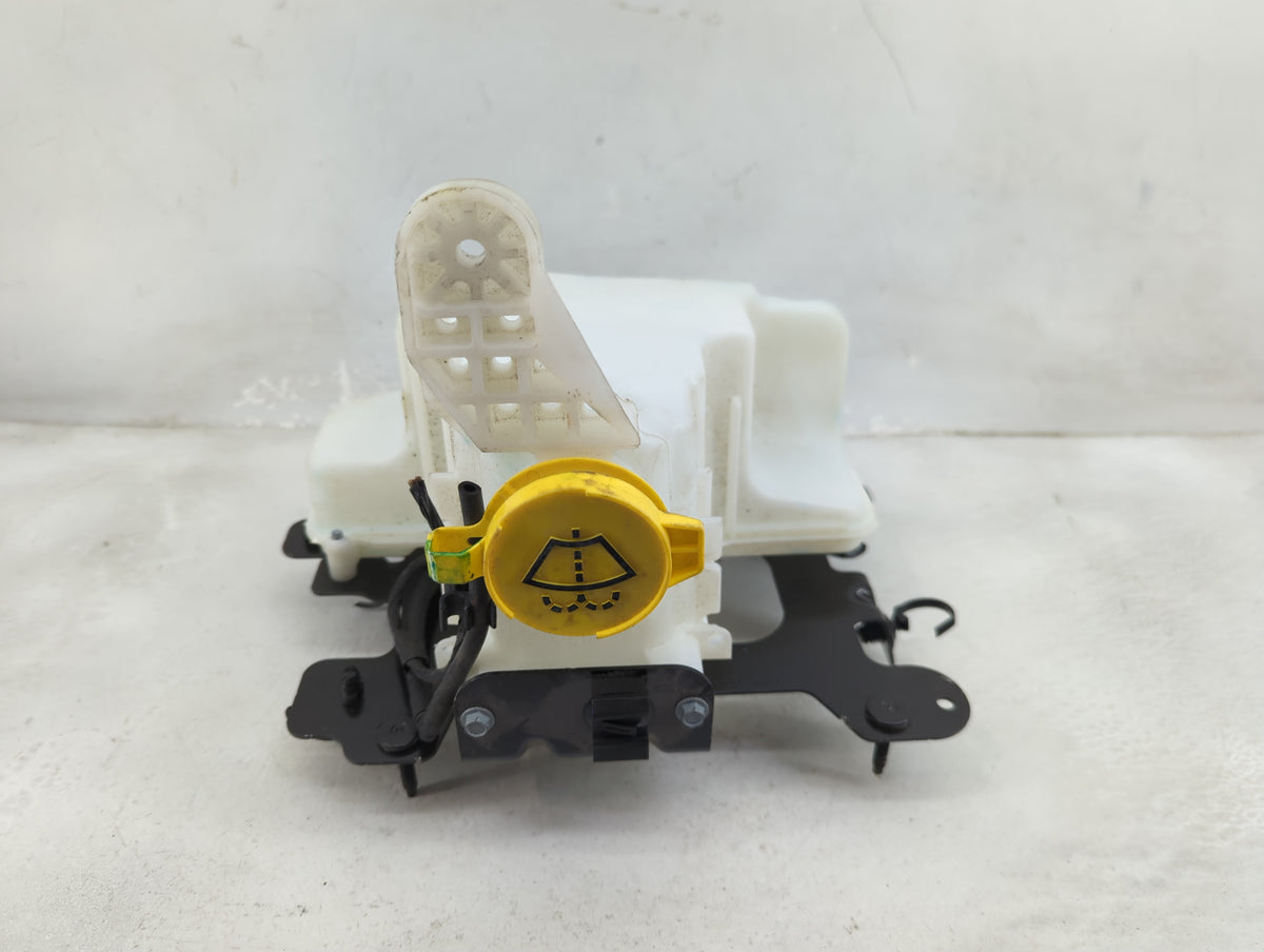 2021-2022 Jeep Gladiator Windshield Washer Fluid Reservoir Bottle - Oemusedautoparts1.com