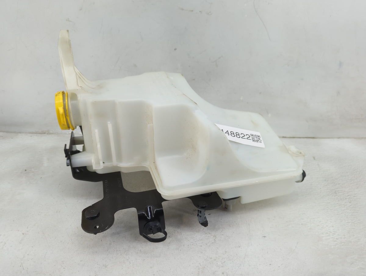 2021-2022 Jeep Gladiator Windshield Washer Fluid Reservoir Bottle - Oemusedautoparts1.com