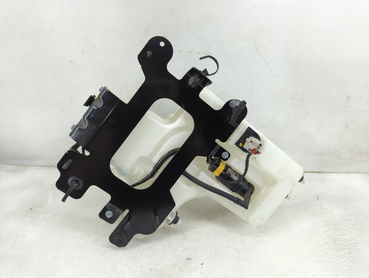2021-2022 Jeep Gladiator Windshield Washer Fluid Reservoir Bottle - Oemusedautoparts1.com