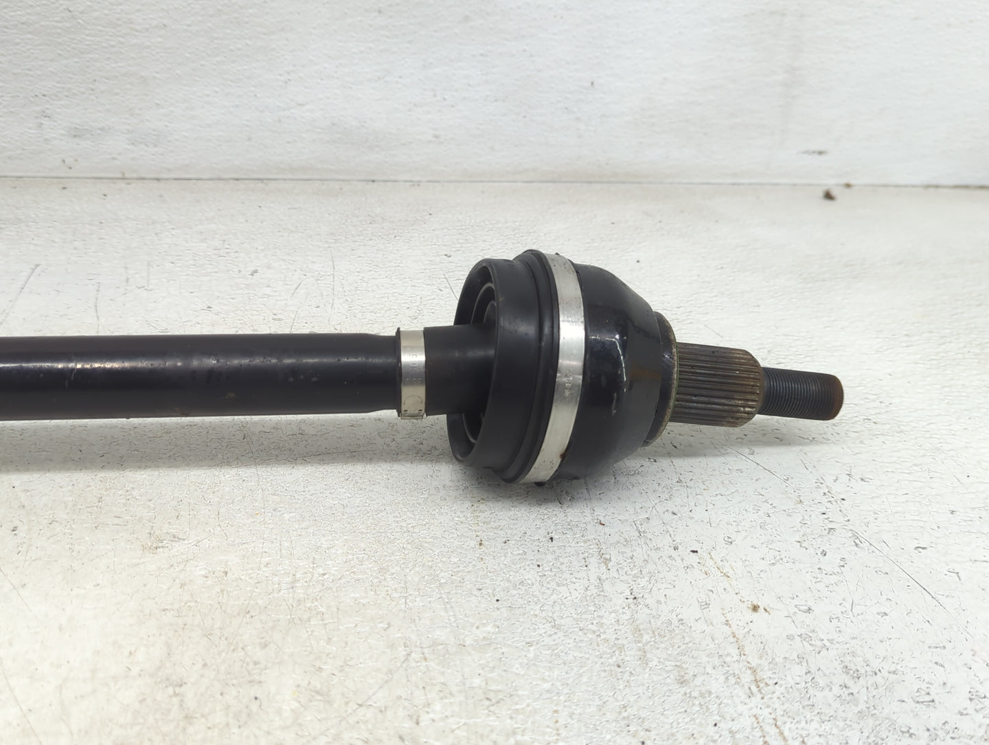 2021-2022 Jeep Grand Cherokee Axle Shaft Rear Passenger Cv C/v - Oemusedautoparts1.com