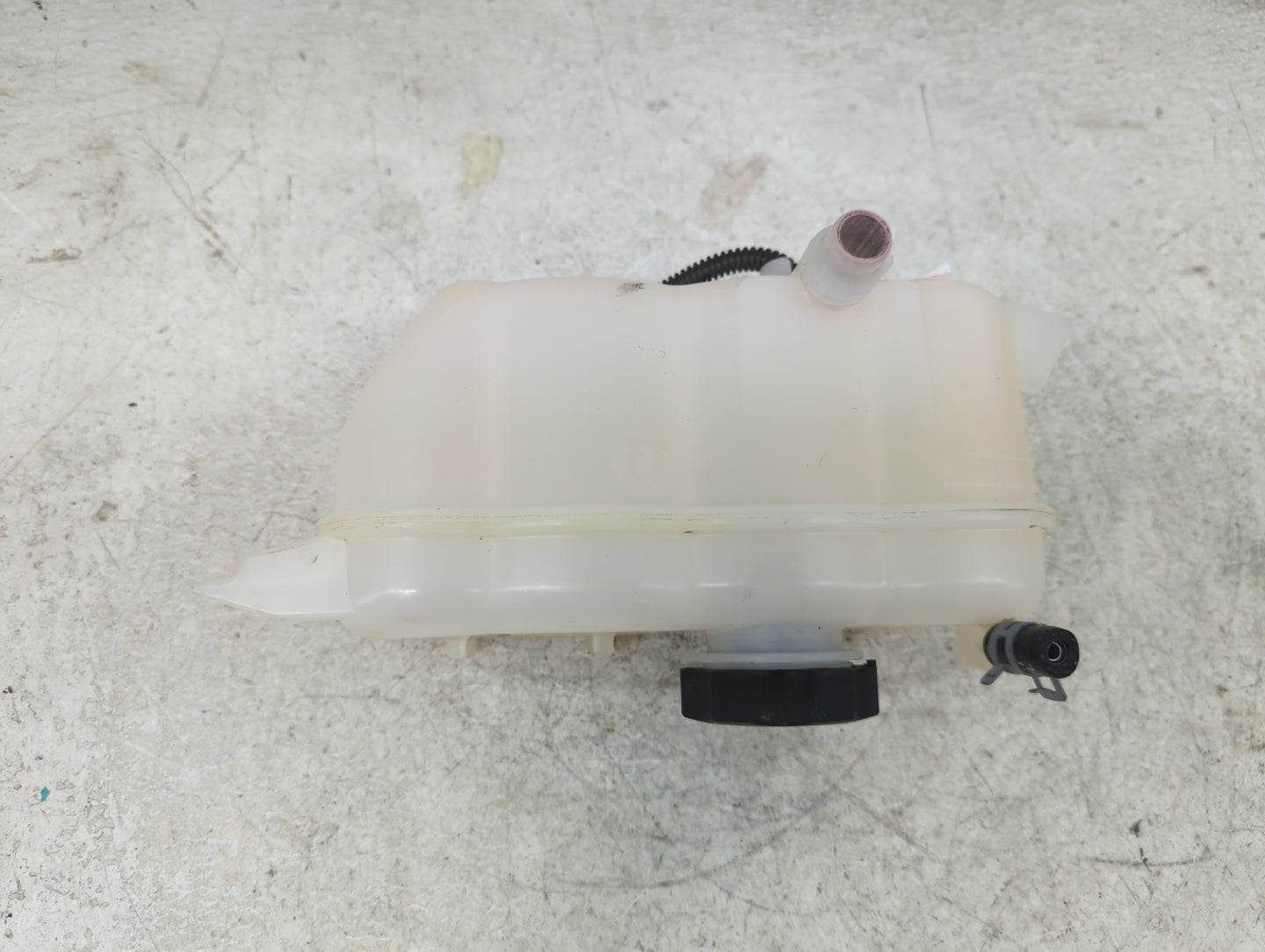 2021 Jeep Grand Cherokee Radiator Coolant Overflow Expansion Tank Bottle 1449281 - Oemusedautoparts1.com