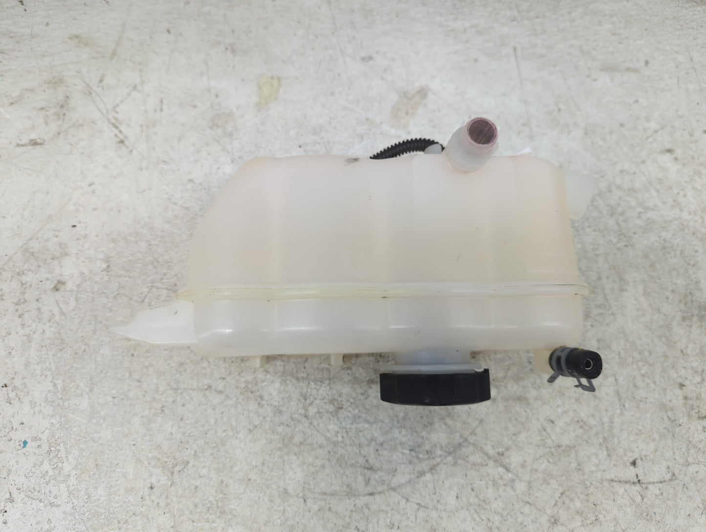 2021 Jeep Grand Cherokee Radiator Coolant Overflow Expansion Tank Bottle 1449281 - Oemusedautoparts1.com