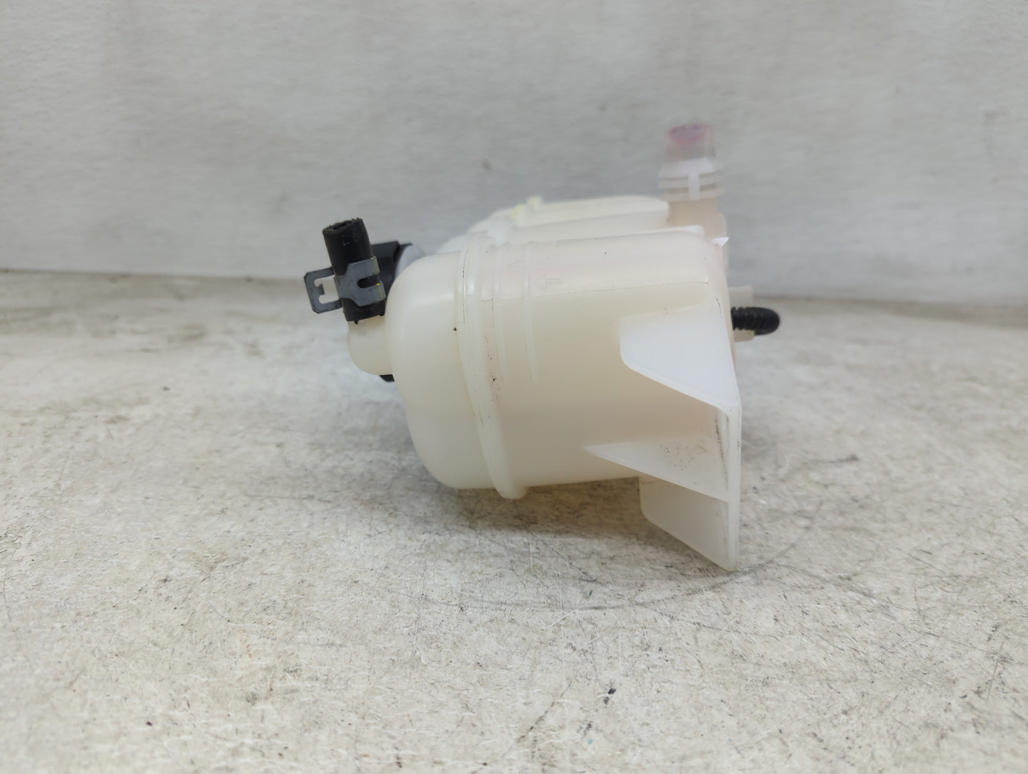 2021 Jeep Grand Cherokee Radiator Coolant Overflow Expansion Tank Bottle 1449281 - Oemusedautoparts1.com