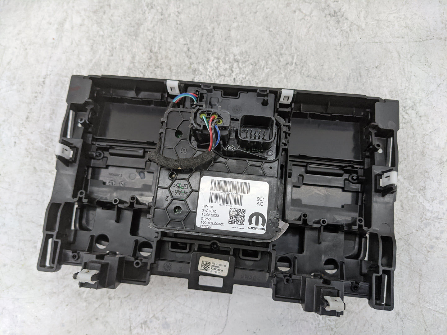 2023 Jeep Grand Cherokee Floor Console Assembly Shifter Black - Oemusedautoparts1.com